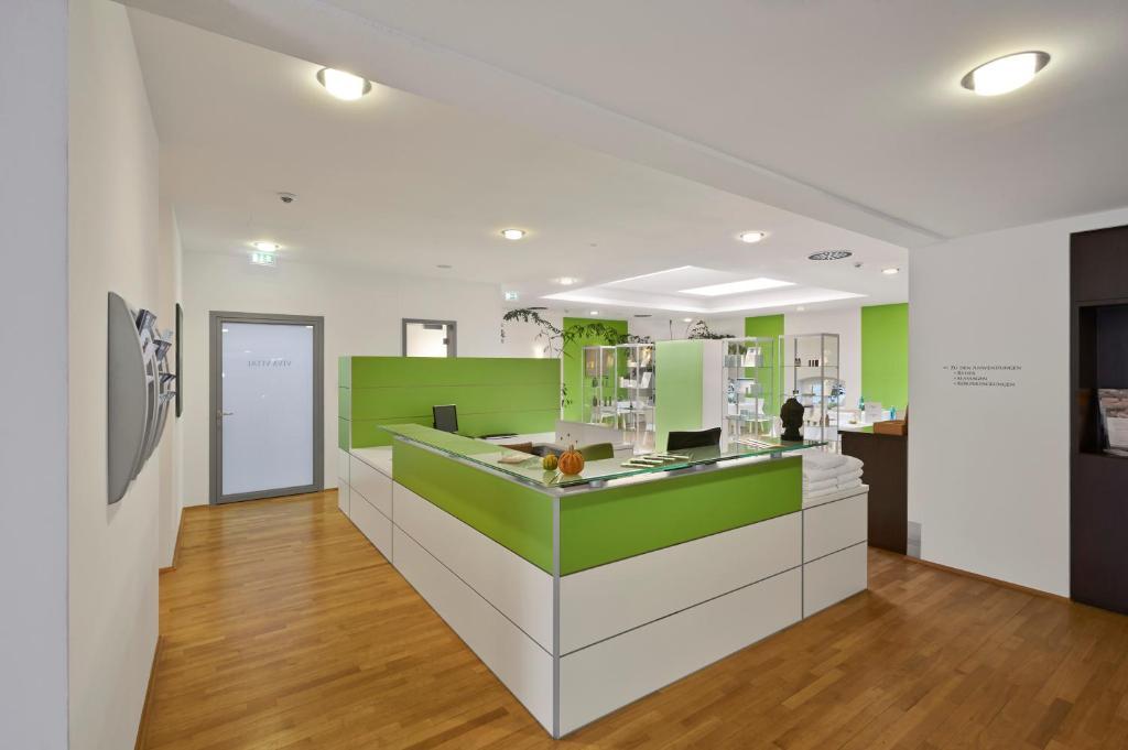 Hotel Elbresidenz An Der Therme Бад-Шандау Экстерьер фото Dental practice