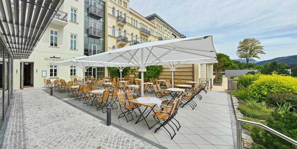 Hotel Elbresidenz An Der Therme Бад-Шандау Экстерьер фото A patio umbrella
