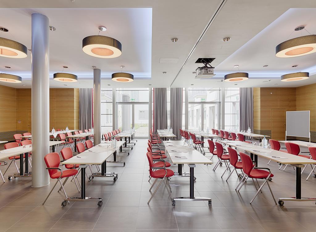 Hotel Elbresidenz An Der Therme Бад-Шандау Экстерьер фото Conference room
