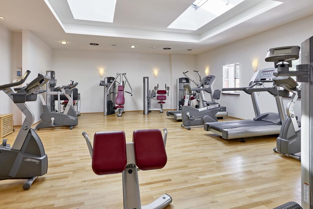 Hotel Elbresidenz An Der Therme Бад-Шандау Экстерьер фото A typical gym